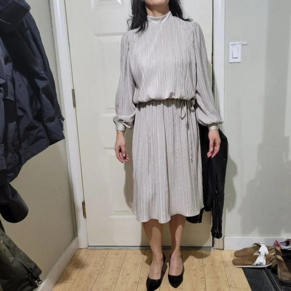 ❤️ 3 for $35 VINTAGE Daniel marshall champagne long sleeve pleat flowy dress S - Picture 12 of 14